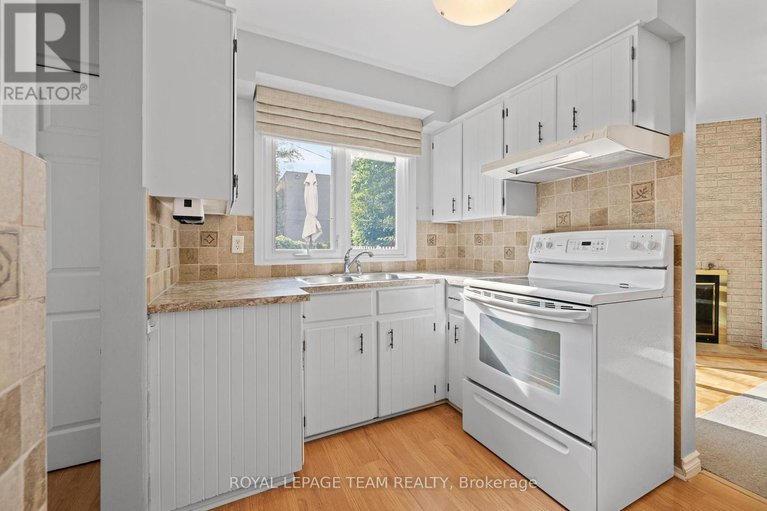 28900932/2486-regina-street/lincoln-heights/ottawa/ontario/K2B6X5_13