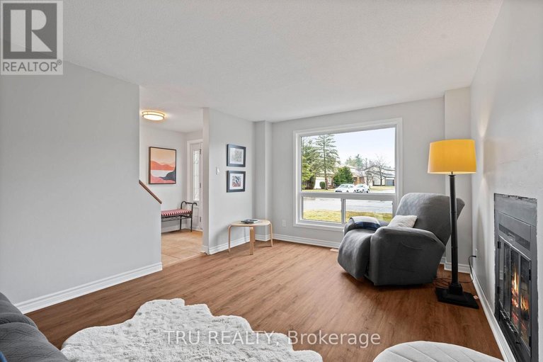 29611395/256-hoylake-crescent/bilberry-creekqueenswood-heights/ottawa/ontario/K1E2M8_8