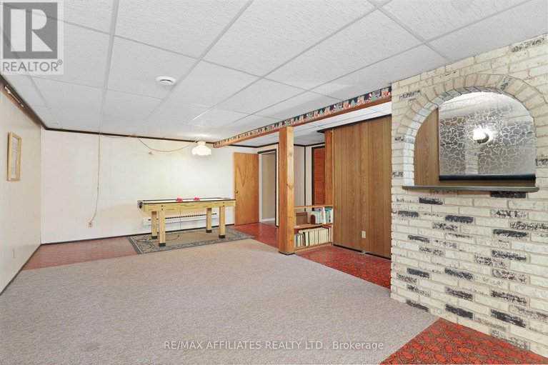 28771604/17-canfield-road/sheahan-estatestrend-village/ottawa/ontario/K2H5S7_25