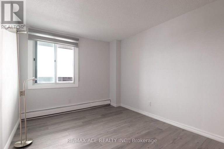 29409421/1506-1171-ambleside-drive/woodroffe/ottawa/ontario/K2B8E1_19