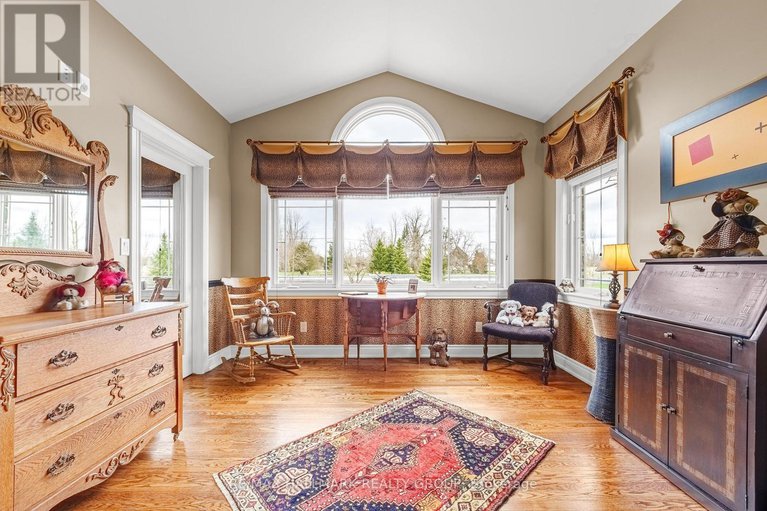 28343367/6980-mansfield-road/btwn-franktown-rd-fallowfield-rd/ottawa/ontario/K2S1B8_32