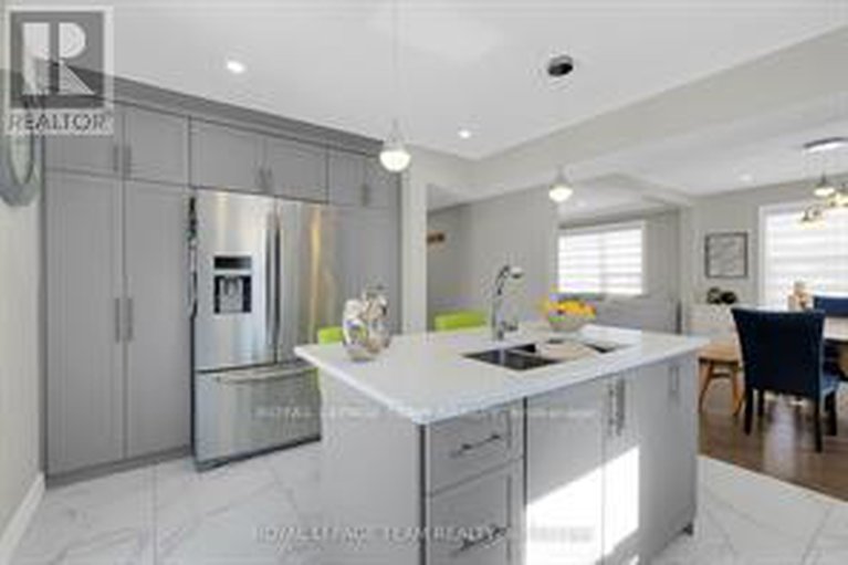 28591495/1107-normandy-crescent/borden-farmstewart-farmcarleton-heightsparkwood-hills/ottawa/ontario/K2E5A3_13