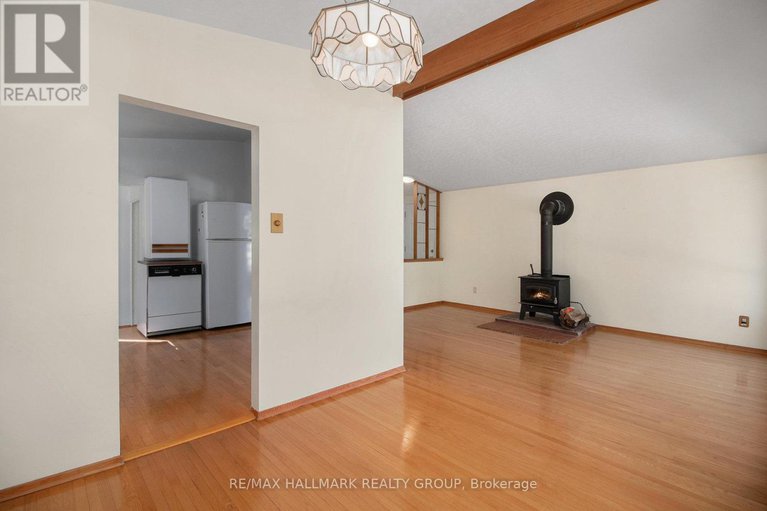 28884144/1938-featherston-drive/urbandale-acres/ottawa/ontario/K1H6P8_8