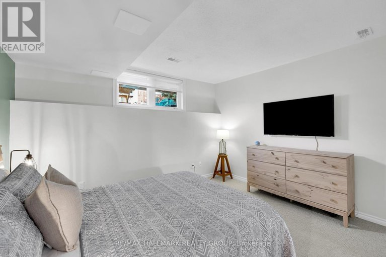 29450372/1344-guthrie-street/leslie-park/ottawa/ontario/K2H1G8_31