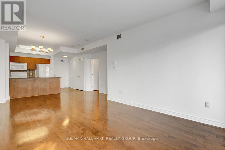 28694787/303-70-landry-street/vanier/ottawa/ontario/K1L0A8_14