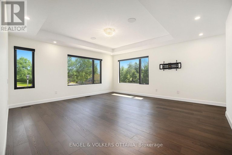 28645547/888-melwood-avenue/mckellar-heightsglabar-park/ottawa/ontario/K2A3C3_21