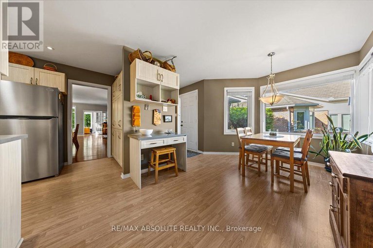 28645750/8-pine-needles-court/stittsville-central/ottawa/ontario/K2S1G5_11