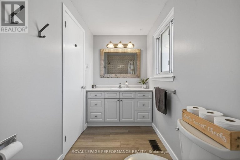 29668804/31-northpark-drive/blackburn-hamlet/ottawa/ontario/K1B3R7_33