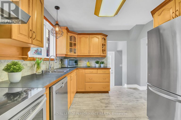 28625415/2117-valley-drive/elmvale-acresurbandale/ottawa/ontario/K1G2P6_15