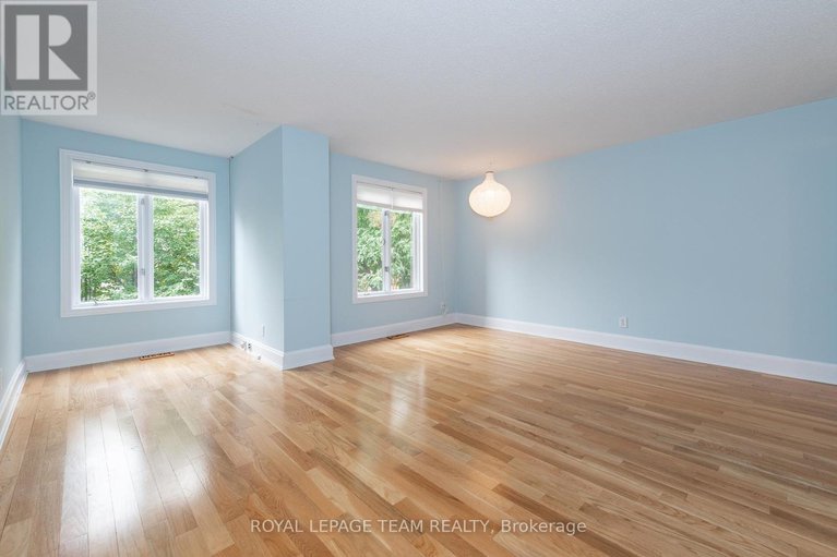 29428183/c-595-besserer-street/sandy-hill/ottawa/ontario/K1N6C8_19