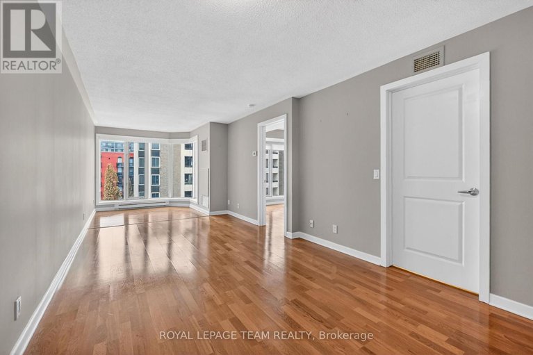 29253841/804-138-somerset-street-w/ottawa-centregolden-triangle/ottawa/ontario/K2P0A3_19