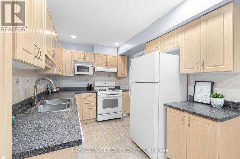 29688485/189-gray-crescent/beaverbrook/ottawa/ontario/K2K3L8_18