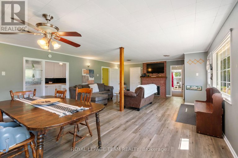 28652632/12135-county-road-2-road/south-dundas-williamsburgh-twp/south-dundas/ontario/K0C1X0_9