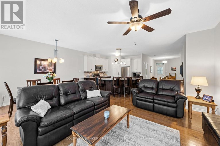 29591109/239-royal-landing-gate/north-grenville-twp-kemptville-south/north-grenville/ontario/K0G1J0_14