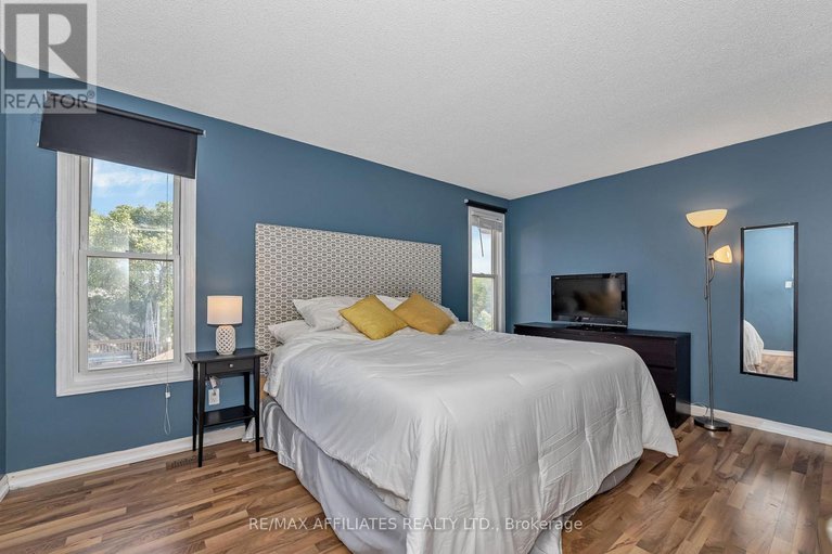 28429396/1138-ste-agathe-park/convent-glen-north/ottawa/ontario/K1C2B5_18
