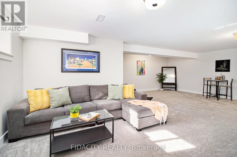 28939851/250-maygrass-way/remainder-of-stittsville-area/ottawa/ontario/K2S2K9_21