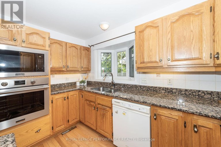 28549709/2091-tawney-road/hawthorne-meadows/ottawa/ontario/K1G1B9_9