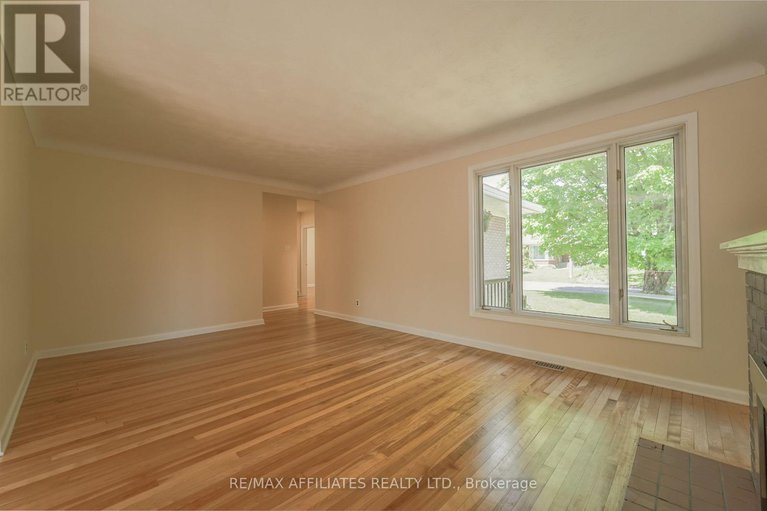 28513866/536-browning-avenue/riverview-park/ottawa/ontario/K1G0T4_7
