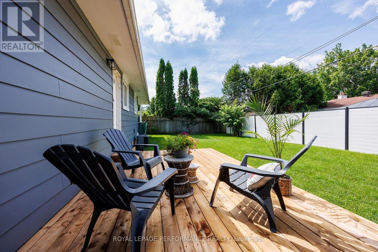 28604783/1398-jamison-avenue-s/bilberry-creekqueenswood-heights/ottawa/ontario/K1E1J5_47
