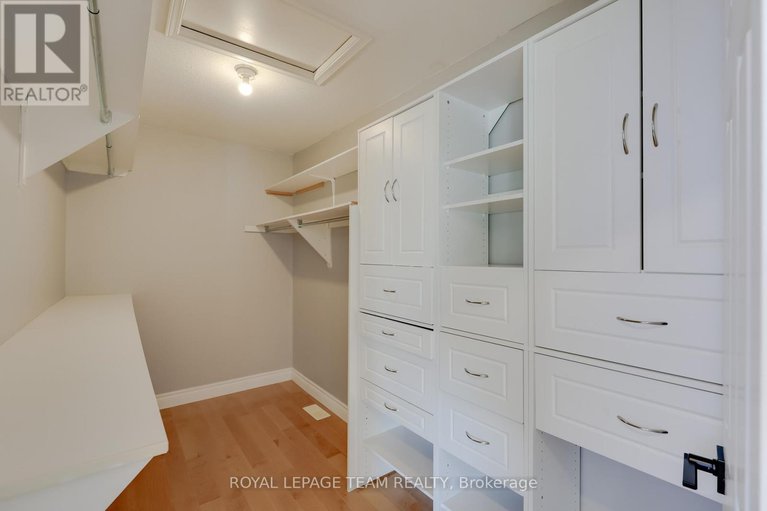 28886612/36-keighley-circle/morgans-grantsouth-march/ottawa/ontario/K2K3H8_33
