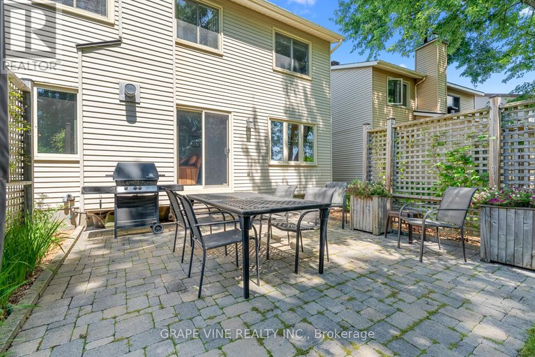 28662604/34-four-seasons-drive/borden-farmstewart-farmcarleton-heightsparkwood-hills/ottawa/ontario/K2E7P8_28