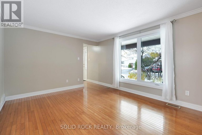 29105318/386-vince-drive/bilberry-creekqueenswood-heights/ottawa/ontario/K1E2E3_10