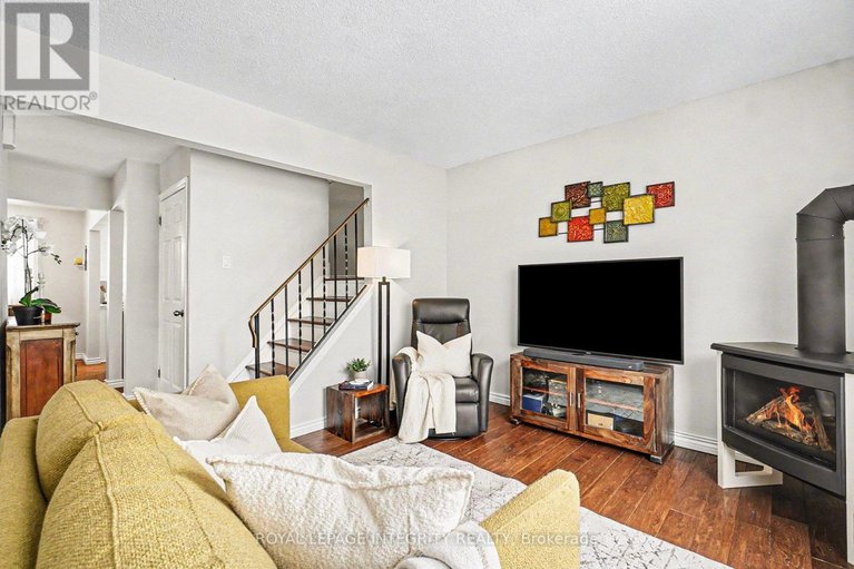 29296449/61-2003-falkirk-crescent/blackburn-hamlet-south/ottawa/ontario/K1B4Y8_8