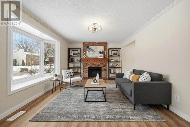 29214221/809-vinette-crescent/chatelaine-village/ottawa/ontario/K1E1X1_5