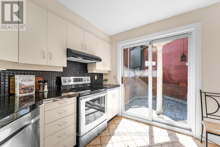 27997933/9-292-laurier-avenue/sandy-hill/ottawa/ontario/K1N6P5_11