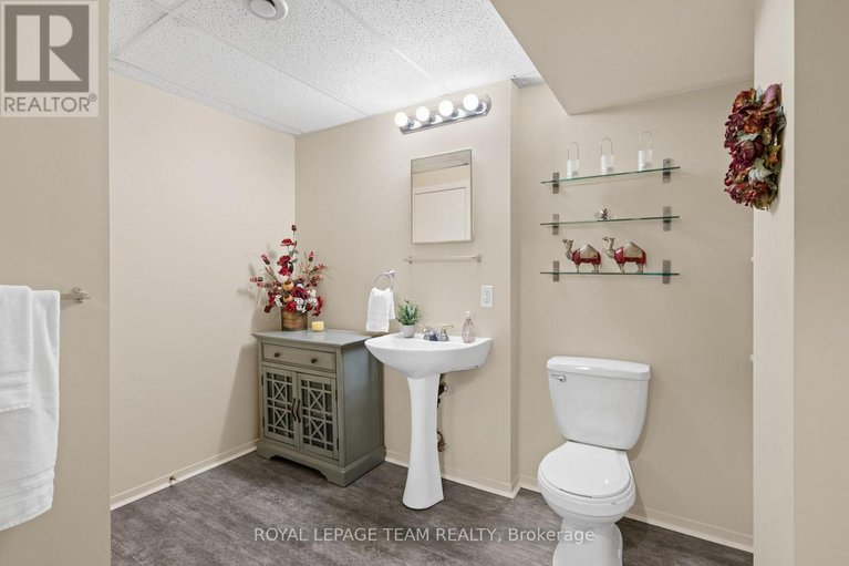 29528720/7942-decarie-drive/orleans-wood/ottawa/ontario/K1C2K3_24