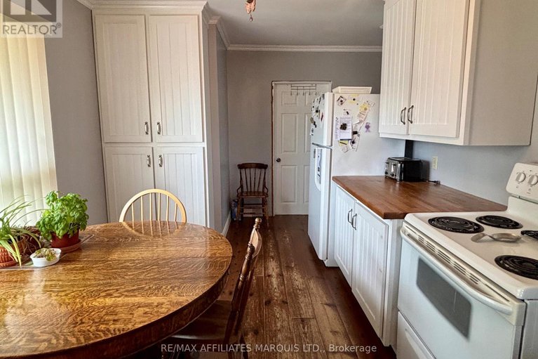 28764932/452-dominion-st-street-s/alexandria/north-glengarry/ontario/K0C1A0_11