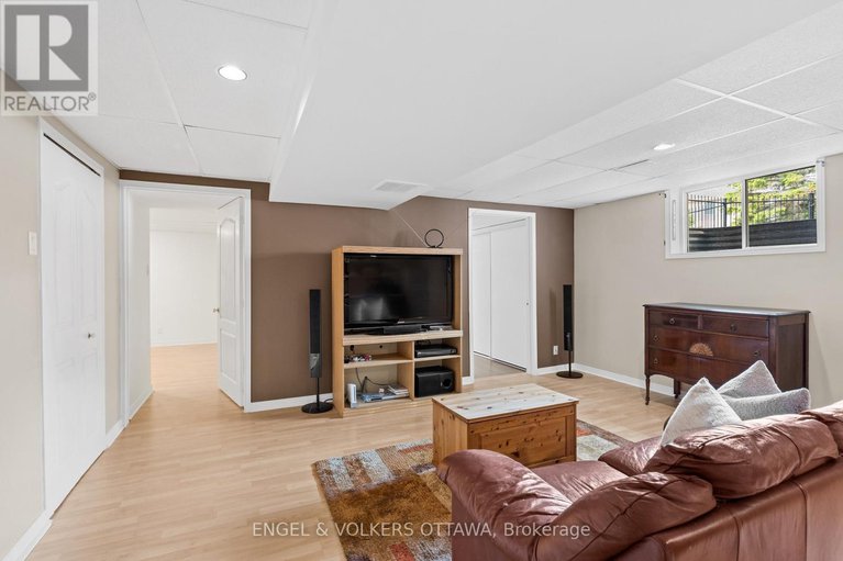 28648158/804-covehead-crescent/riverside-southgloucester-glen/ottawa/ontario/K1V1M3_34