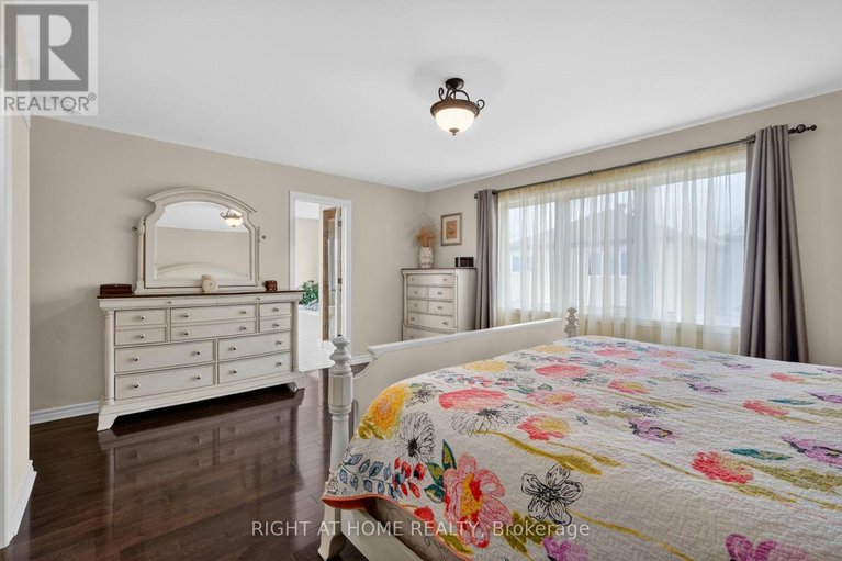 29683853/44-hawks-landing-crescent/stittsville-north/ottawa/ontario/K2S1W1_32
