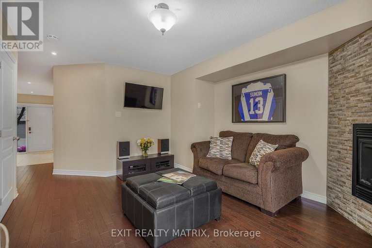 29684349/111-brilia-private/beacon-hill-south/ottawa/ontario/K1J0B7_6