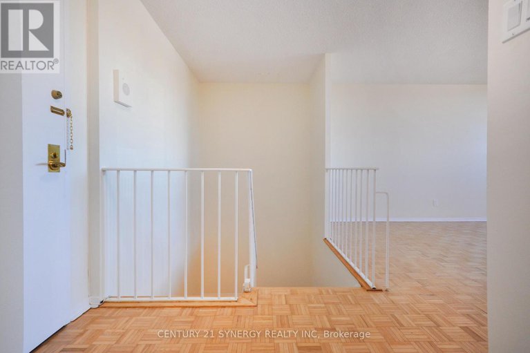 29138209/631-515-st-laurent-boulevard/viscount-alexander-park/ottawa/ontario/K1K3X5_14