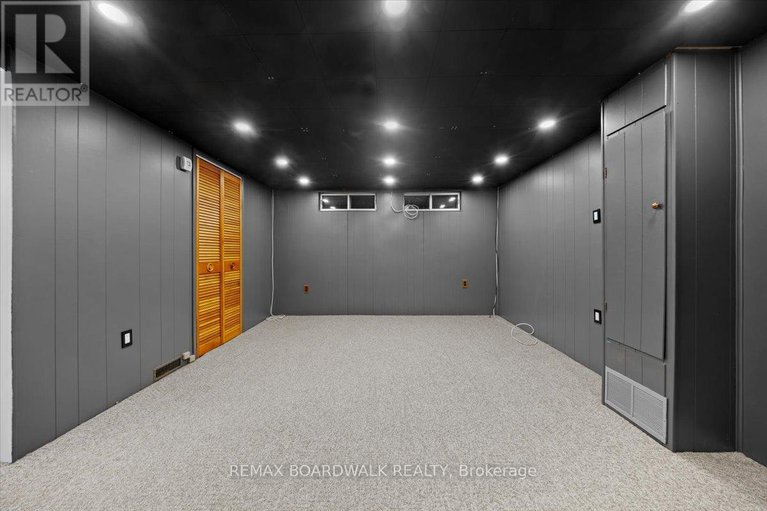 29391601/1446-woodward-avenue/carlington/ottawa/ontario/K1Z7W3_36