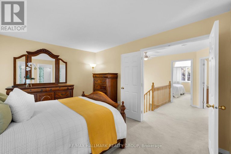 28728271/1087-rocky-harbour-crescent/riverside-southgloucester-glen/ottawa/ontario/K1V1V4_28