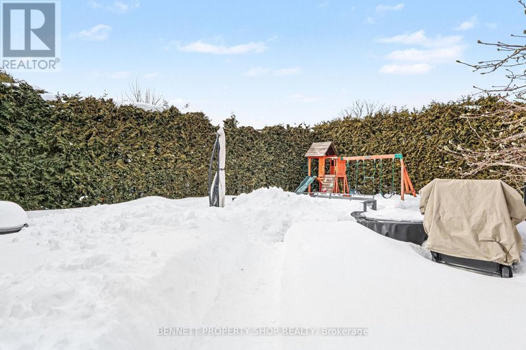 29404240/216-macdougall-street/village-of-russell/russell/ontario/K4R1A5_28