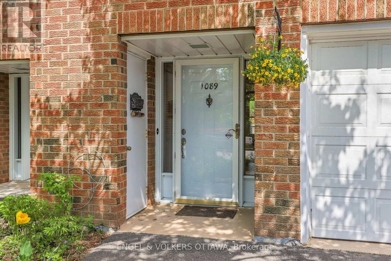 28416744/1089-borden-side-road/carleton-heights/ottawa/ontario/K2C3P3_3