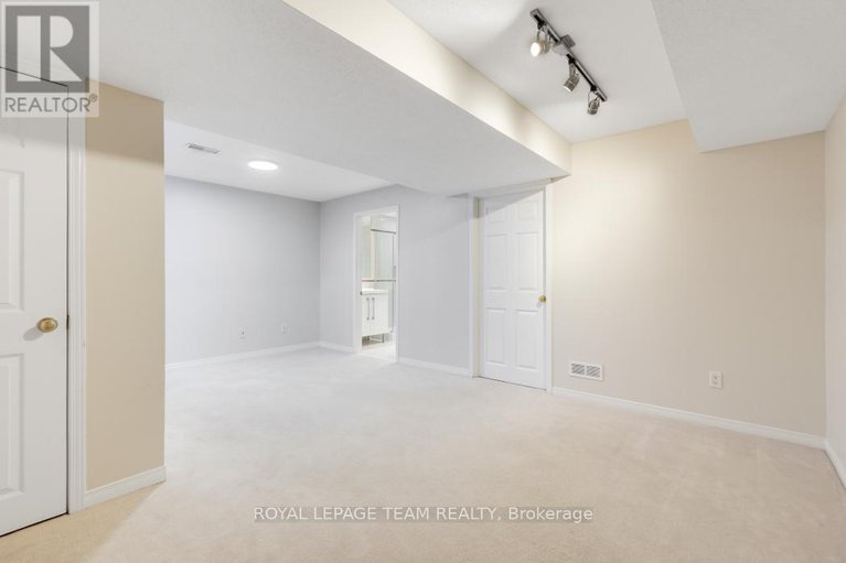 29188822/13-grammercy-park/central-park/ottawa/ontario/K2C4C7_31