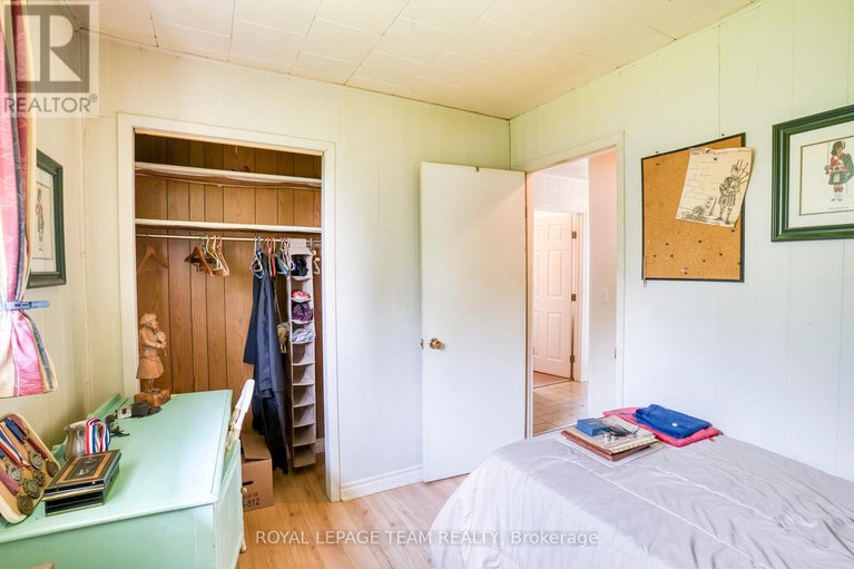 28469840/329-wylie-street/almonte/mississippi-mills/ontario/K0A1A0_29