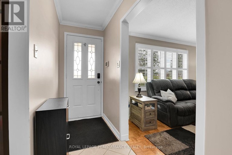 29673888/401-phoenix-crescent/bilberry-creekqueenswood-heights/ottawa/ontario/K1E1V6_5