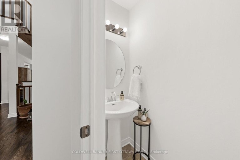 29585353/220-dave-smith-crescent/riverside-southgloucester-glen/ottawa/ontario/K4M0B7_5