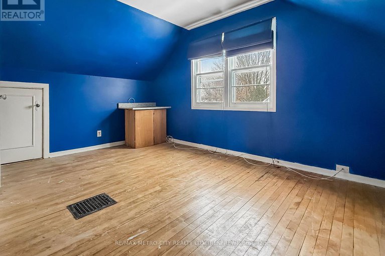 29385767/160-francis-street/renfrew/renfrew/ontario/K7V1C4_9