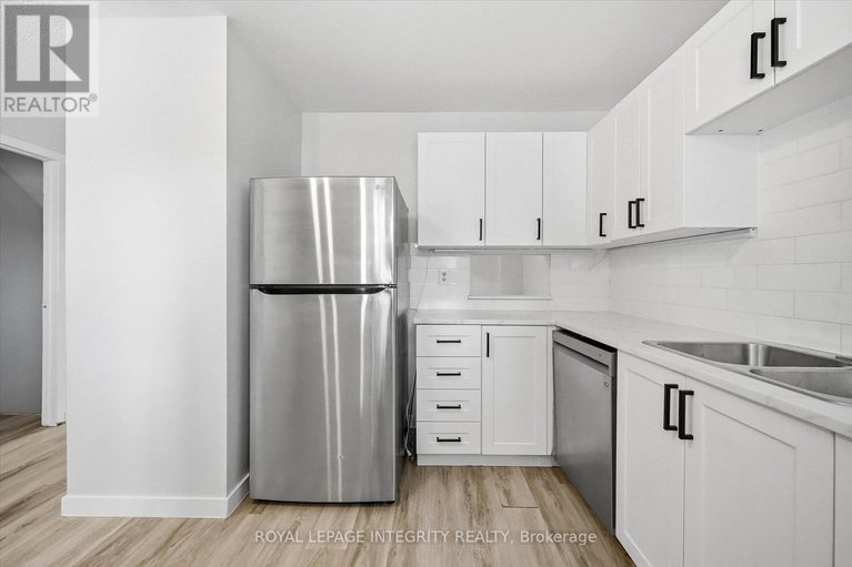 29437304/5-228-millroad-way/chatelaine-village/ottawa/ontario/K1E2C9_5