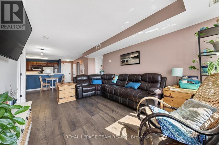 29651493/811-120-grant-carman-drive/mooneys-bayrevelstoke/ottawa/ontario/K2E1C8_25