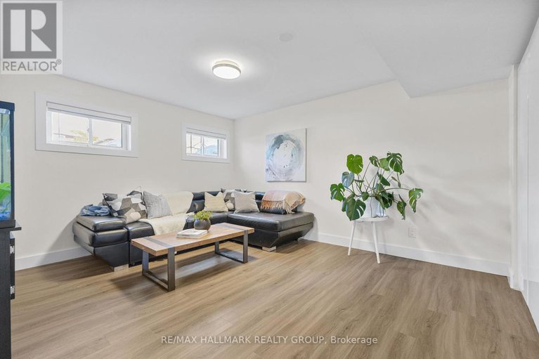 28877197/2180-lenester-avenue/mckellar-heightsglabar-park/ottawa/ontario/K2A1L4_18
