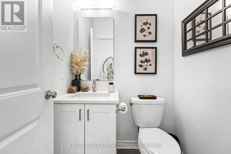 29589198/740-miikana-road/blossom-parkkemp-parkfindlay-creek/ottawa/ontario/K1X0H6_24