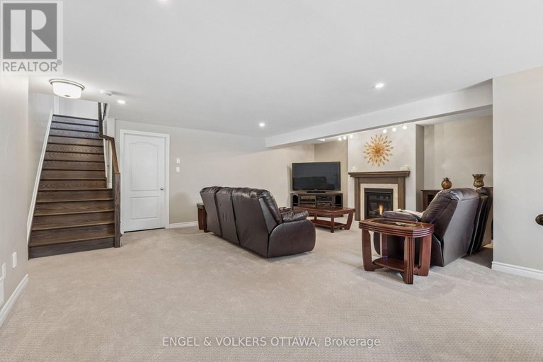 29492071/865-tewin-circle/camelot/ottawa/ontario/K4A1K1_32