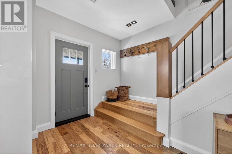 29640571/154-queen-mary-street/overbrookcastle-heights/ottawa/ontario/K1K1X5_3